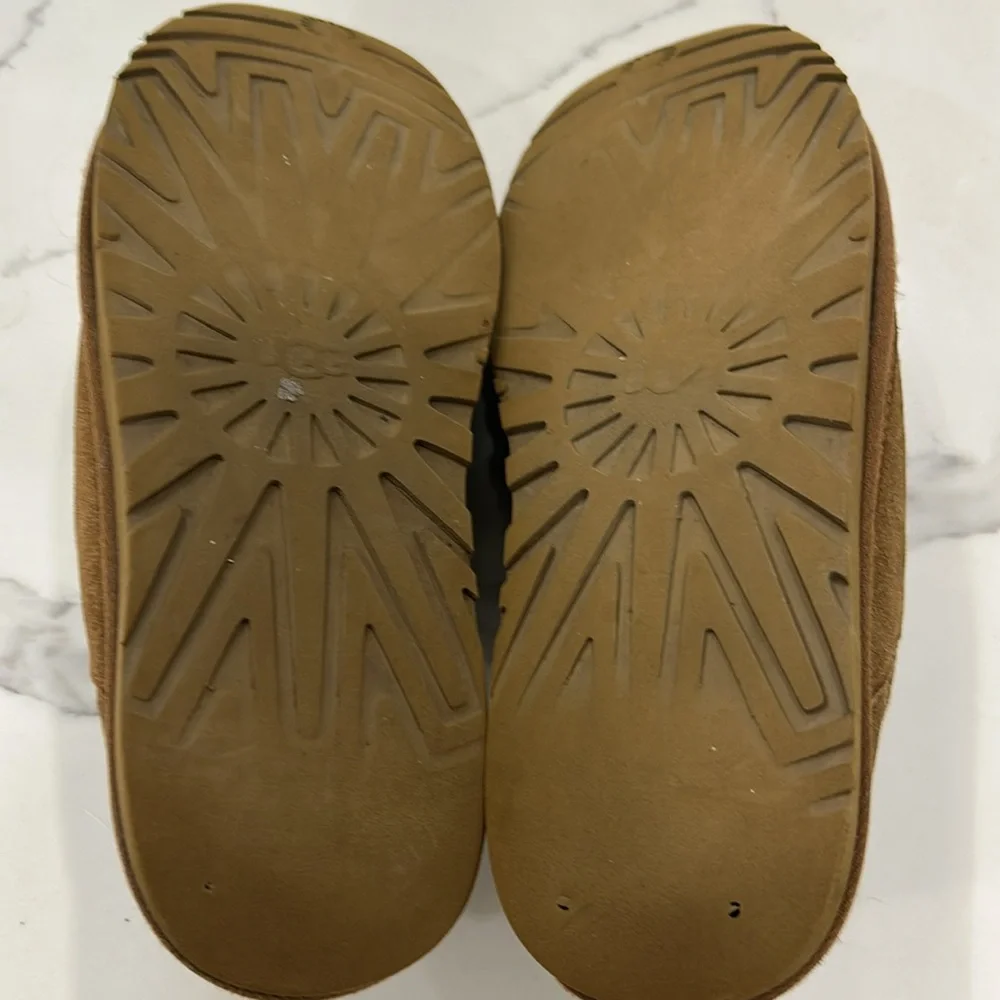 UGG Neuman Chestnut Slippers. Size‎ 13